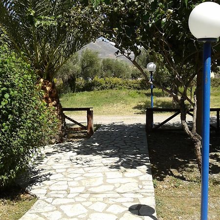 Holiday Tolofona Beach Eratiní Exterior foto